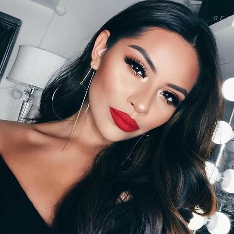 Perfect dinner date makeup ideas❤️ Winter Make-up, Winter Makeup Looks, Grad Makeup, Graduation Pic, Braut Make-up, Winter Makeup, Make Up Looks, Hot Lips, Makes You Beautiful