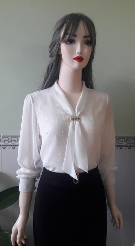 Beautiful blouses design// Beautiful ideas chiffon blouses design White Blouse Designs, Formal Blouses For Women, Chiffon Blouses Designs, Formal Blouses, Easy Dress Sewing Patterns, Chiffon Shirt Blouse, Women Chiffon Blouse, Chiffon Blouses, Women Blouses Fashion