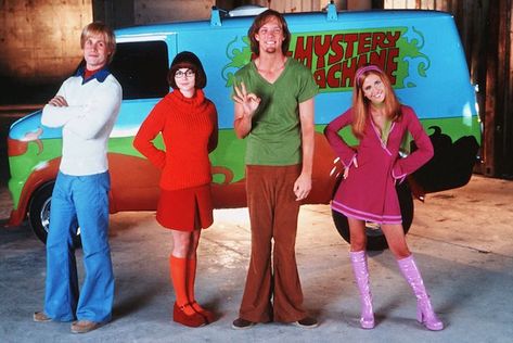 STYLECASTER | Halloween costumes | easy Halloween costumes | DIY Halloween costumes | Halloween costumes for women | Easy Halloween Costume Ideas Scooby Doo Diy Costume, Scooby Doo Characters, Scooby Doo Movie, Movie Character Costumes, Scooby Doo Mystery Incorporated, Mystery Machine, Avengers Film, The Creeper, Daphne Blake