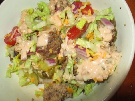 Ultimate Portion Fix/21 Day Fix: “Bigger” Big Mac in a Bowl – Grandnanny's House Big Mac In A Bowl, Recipes For Clean Eating, Clean Eating Meals, Big Mac Salad, Mac Salad, Beachbody Recipes, Twisted Recipes, 21 Day Fix Meals, Sandwich Spread