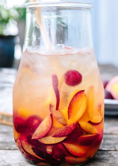 Cocktail Recipe: Peach Plum Sangria — Farmers Market Sangrias Plum Sangria, Stone Fruit Sangria, Tail Ideas, Fruit Sangria, Pitcher Cocktails, Batch Cocktails, White Sangria, Buzzfeed Tasty, Sangria Recipes