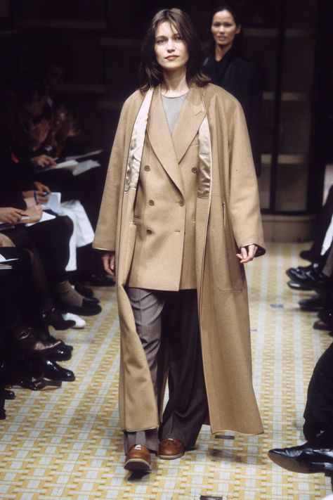 Hermès Fall 1998 Ready-to-Wear collection, runway looks, beauty, models, and reviews. Hermes Clothes, All Black Fashion, Expensive Clothes, Martin Margiela, 가을 패션, Fashion Show Collection, Edgy Outfits, Fashion Pictures, Black Outfit