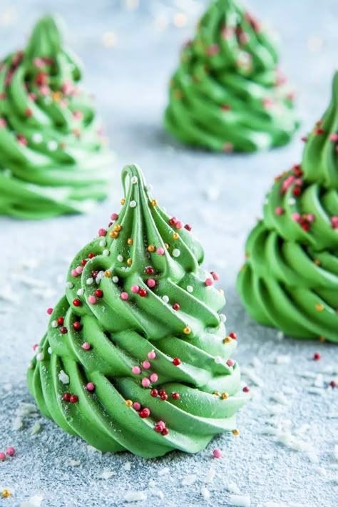 Meringue Christmas, Christmas Meringue, Easy Meringues, Meringue Cookie Recipe, Meringue Desserts, Family Desserts, Meringue Recipe, Food Keto, Dessert Candles