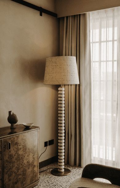 Get the Soho House Look With Soho Home 5 Classic Floor Lamp, Ideas For Interior Design, Classic Floor Lamps, Wabi Sabi Interior, House Lamp, Stylish Floor Lamp, Lamp Antique, Soho Home, Stained Oak