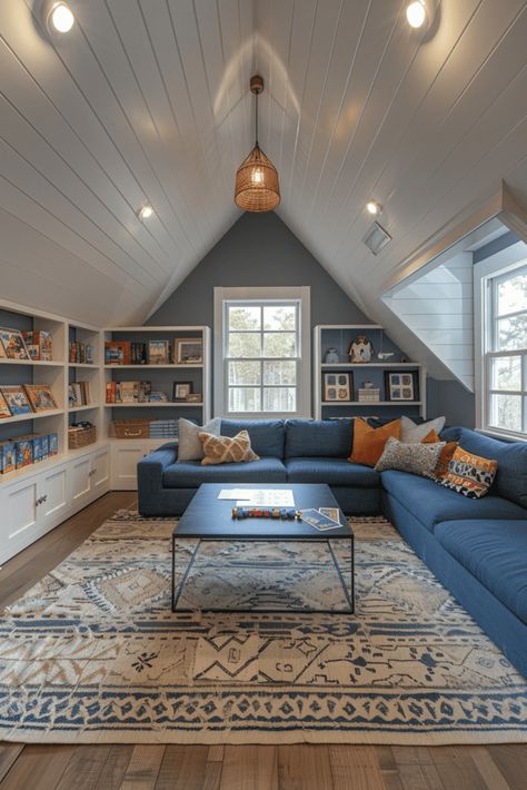 Grenier confortable pour les jeux Unfinished Attic Hangout, Long Narrow Bonus Room Ideas, Bonus Room Decorating Slanted Ceiling, Long Bonus Room Ideas, Attic Den Ideas, Finished Attic Playroom, Extension Room Ideas, Small Attic Playroom, Over The Garage Bonus Room Ideas