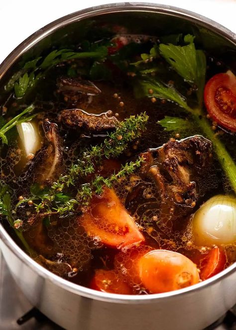 Pot of beef stock simmering What To Make With Beef, Beef Stock Recipe, Beef Stock Recipes, Stock Recipes, Clam Recipes, Beef Bones, Beef Recipe, Homemade Beef, Beef Stock