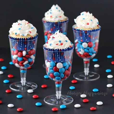 Red, White, and Blue Cupcakes Served in Wine Goblets Easy July 4th Desserts, Red White And Blue Cupcakes, White And Blue Cupcakes, Wine Cupcakes, Patriotic Cupcakes, Patriotic Food, Blue Cupcakes, Blue Desserts, 4th Of July Desserts