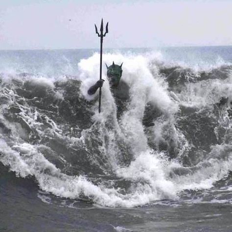 All That's Interesting on Instagram: "Each day, in the shallow waters off Melenara Beach on the Spanish island of Gran Canaria, Neptune rises from the sea. This stunning statue, created in 2001 by Luis Arencibia Betancort, stands nearly 15 feet tall — and when the tide comes in, Neptune appears to be emerging from his watery kingdom.⁠ ⁠ See more awe-inspiring statues from around the world that most people don't know by visiting the link in our profile.⁠ ⁠ ⁠ #statues #spain #grancanaria #neptune Mythology Aesthetic, Piper Mclean, Greek Gods And Goddesses, Mermaid Aesthetic, Leo Valdez, Greek God, Greek Myths, Foto Art, Trik Fotografi