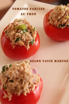 Dans cette recette antillaise, Tatie Maryse vous dévoile ses astuces pour des tomates farcies au thon comme vous n'en avez jamais goûtées ! Tuna Stuffed Tomatoes, Keto Crockpot Recipes, Creole Recipes, Salad Bar, Tomato Recipes, Diy Food, Healthy Lunch, Summer Recipes, Seafood Recipes