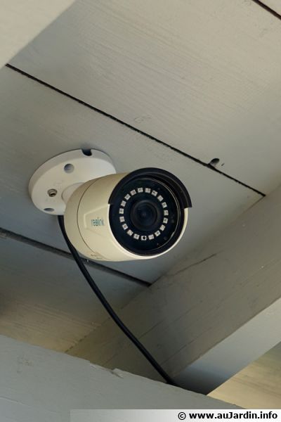 Camera Surveillance, Surveillance Cameras, Surveillance Camera, Relationship Goals, Gadgets, Smartphone, France, Architecture, Quick Saves