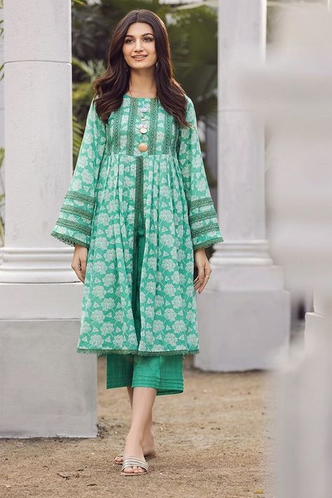 Girls Dresses Sewing, Lace Dress Design, Latest Dress Design, Pakistani Fashion Casual, Long Kurti Designs, Dress Design Patterns, Trendy Dress Outfits, Simple Pakistani Dresses, Frocks For Girls