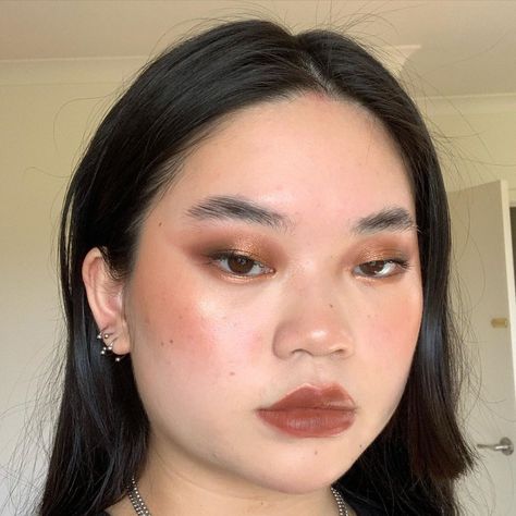 Anisa (@okrastew) • Instagram photos and videos Brown Lip Tint, Brown Lipstick Makeup, Eyeliner Brown Eyes, Deep Autumn Makeup, Double Eyeliner, Brown Matte Lipstick, Brown Liquid Eyeliner, Contour Bronzer, Matte Lipstick Set