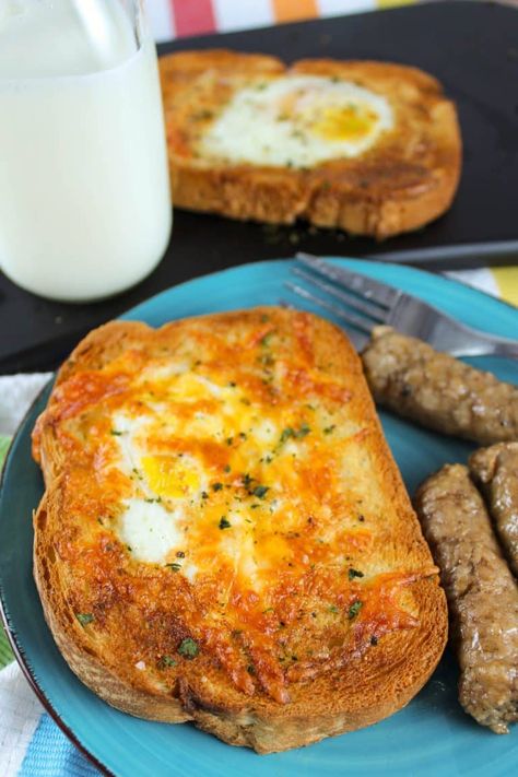 Air Fryer Egg Toast is a quick and delicious air fryer breakfast! It's perfect for those busy mornings when you've got a laundry list of things to do - just pop in the air fryer and keep going! Breakfast For 1, Egg In A Basket, Dippy Egg, Cheese Toast Recipe, Ninja Grill, Eggs In A Basket, Cottage Cheese Eggs, Air Fryer Breakfast, Air Fryer Food