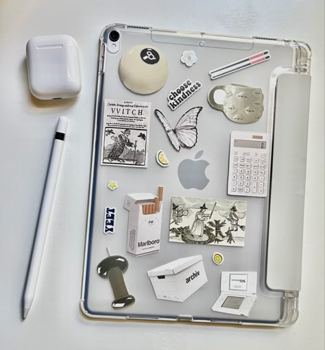 Tab Case Aesthetic, Ipad With Stickers Aesthetic, Ipad Clear Case With Stickers, Aesthetic Ipad Pro Case, Apple Stickers Ideas, Ipad Cover Sticker, Ipad Stickers Aesthetic, Ipad Stickers Case, Ipad Pro Case Aesthetic