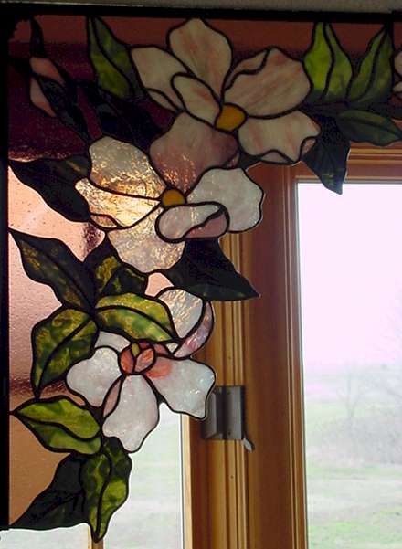 Flower corner. WOULD LIKE THIS WITH DOGWOOD BLÒOMS, OR PERSIMMON BRANCH. Stained Glass Window Corners, Stained Glass Corners, Stained Glass Corner Panels, Persimmon Branch, Stained Glass Corner, Window Corner, Dogwood Flower, Marine Theme, Stained Glass Flowers