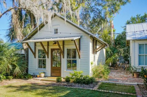 Wren Cottage (14906) House Plan (14906) Design from Allison Ramsey Architects Small Cottage Plans, Mother In Law Cottage, Guest House Plans, White Siding, Southern Style House Plans, Cabin Cottage, Tiny House Plan, Cottage Plan, Family House Plans