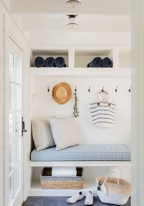 Beach Mudroom, Vineyard Interior Design, Bathroom Cabinets White, Beach House Entryway, Marthas Vineyard Interior Design, Bathroom Decor Neutral, Neutral Bathrooms, Marble Carrara, Quartz Bathroom