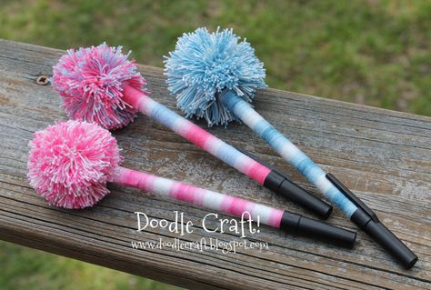 These are so cute and addicting to make!           To begin, we need to know how to make a pom pom!   I take a strip of cardboard...2 inc... Snowflake Wall, Pompon Diy, Pen Toppers, Pom Crafts, Diy Pom Poms, Paper Snowflake, Flower Pens, Pen Diy, Diy Pom Pom