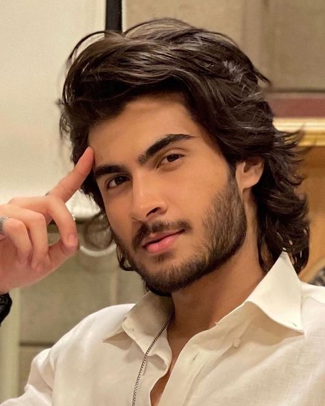 Haroon Kadwani, Fake Boyfriend Snapchat Pictures, Hairstyles Undercut, Boy Haircuts Long, Buzz Cut Hairstyles, Gents Hair Style, Camera Tattoo, Men's Long Hairstyles, Most Handsome Actors