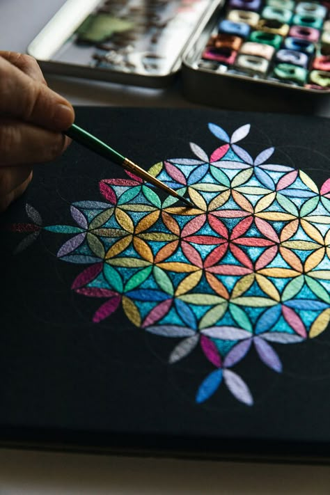 Sacred Geometry Painting, Mandala Art Colorful Patterns, Merkaba Art, How To Draw Sacred Geometry, Sacred Geometry Art Mandalas, Geometry Art Design, Islamic Geometric Art, Sacred Geometry Patterns, Sacred Geometric