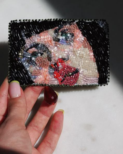 Bead Embroidery Bag, Beaded Embroidery Bag, Bead Embroidery On Canvas, Beaded Embroidery Aesthetic, Handmade Beads Bag, Beaded Paintings, Beaded Portraits, Beaded Canvas, Beaded Portrait Art