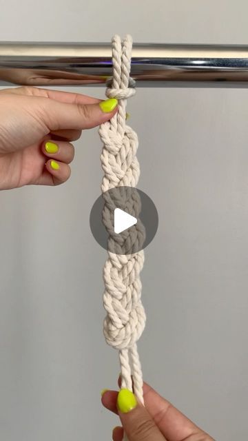 Alisha Ing | Fiber Artist on Instagram: "the caterpillar knot 🐛 

We’ve learned how to braid using four strands, so here’s a fun and easy way to create a braid using just one. This technique is great for creating bracelets, necklaces or even adding a fun knot to the ends of your hoodie drawstrings!
.
.
.
.
.
.
.
.
.
.
.
.
.
#macrameknots #macrameknot #macrameknotting #macrametutorial #macrametutorials #macramediy #howtomacrame #macramemaker #makingmacrame #macramevideo #macramevideos #diymacrame #diymacramé #tutorialmacrame #macrame #macramé #macramemakesit #modernmacrame #fiberartist #howtobraid #braidstyles #braidideas #macramedesign #macrameworkshop #diycrafts" Easy Macrame Wall Hanging, Decorative Knots, Macrame Knots Tutorial, Makramee Diy, Knots Diy, Knots Tutorial, Rope Crafts Diy, Macrame Wall Hanging Diy, Macrame Knot