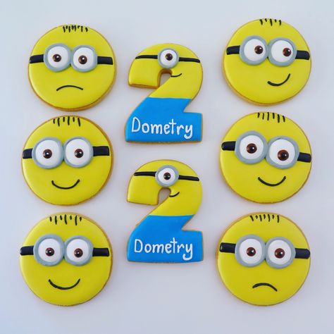 Minions Cookies, Birthday Cookie Ideas, Birthday Minion, Minion Cookies, Cookies Personalized, Cookie Decorating Icing, Minion Birthday Cake, Handmade Rakhi Designs, Cupcake Business