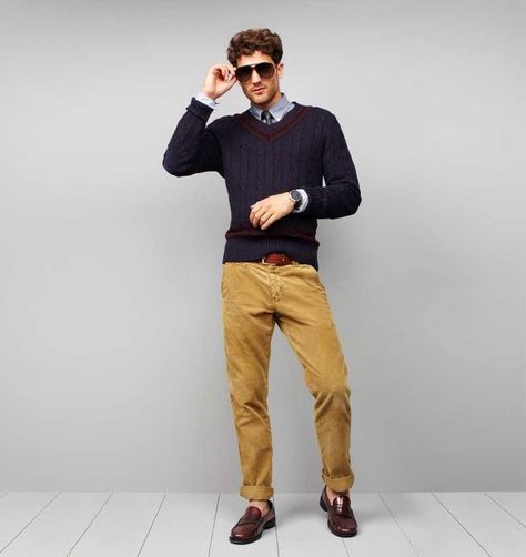 Men Corduroy Pants Outfits-15 Corduroy Men Fashion Men Khaki Pants Outfit, Corduroy Pants Outfit, Khaki Pants Outfit, Cord Jeans, Preppy Mode, Corduroy Pants Men, Style College, Pants Outfit Men, Look Formal