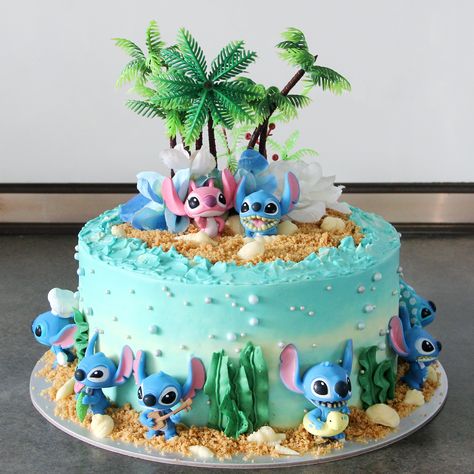 Under the sea theme Stitch Birthday Cakes Ideas, Stitch Beach Cake, Lilo And Stitch Cake Ideas, Stitch Desserts, Fandom Cakes, Stitch Cakes, Lilo And Stitch Cake, Lilo And Stitch Characters, Stitch Cake