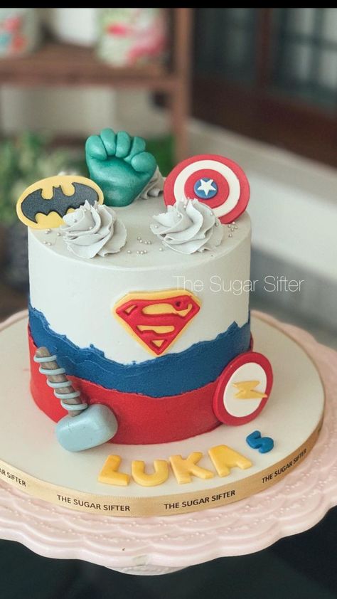 Avengers Cake Simple, Simple Marvel Cake, Simple Superhero Cake, Super Hero Cake Ideas, Super Hero Birthday Cake For Boys, Super Hero Cakes For Boys, Superhero Cake For Boys, Avengers Cake Ideas, Marvel Cake Ideas