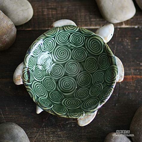 Coil Vessels Ideas, Figurine Storage, Dish Decoration, Ceramic Turtle, Coil Pottery, Coil Pots, Beginner Pottery, Pottery Handbuilding, Crafts Room