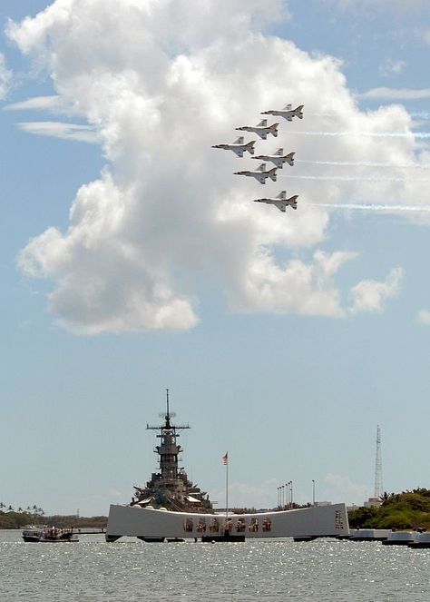 Battleship Missouri, Pearl Harbour, Military Time, Uss Arizona Memorial, Usaf Thunderbirds, Uss Missouri, Uss Arizona, Hawaii Pictures, Bigger Boat