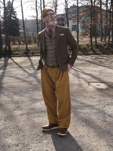 Casual Tie Outfit, Mens Dress Trousers, Hector Garcia, Midsize Outfit, Old Man Fashion, Older Mens Fashion, Corduroy Pants Men, Fisherman Style, Grandpa Style