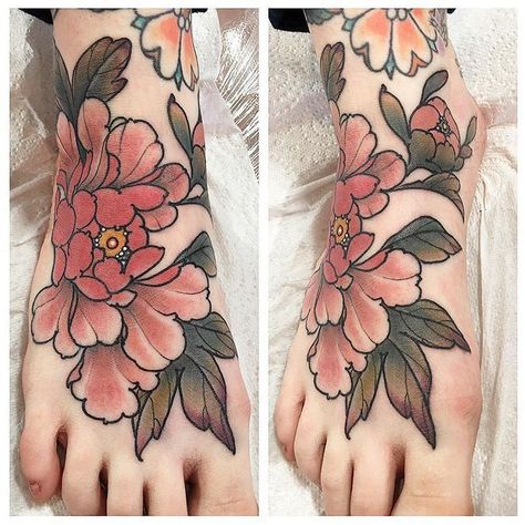 @jamie_august made this beautiful foot peony and we love it. Pointillism Tattoo, Butterfly With Flowers Tattoo, Flor Tattoo, Traditional Tattoo Flowers, Flash Sheets, Tattoo Flowers, Foot Tattoos For Women, Tattoos For Women Flowers, Flower Tattoo Sleeve