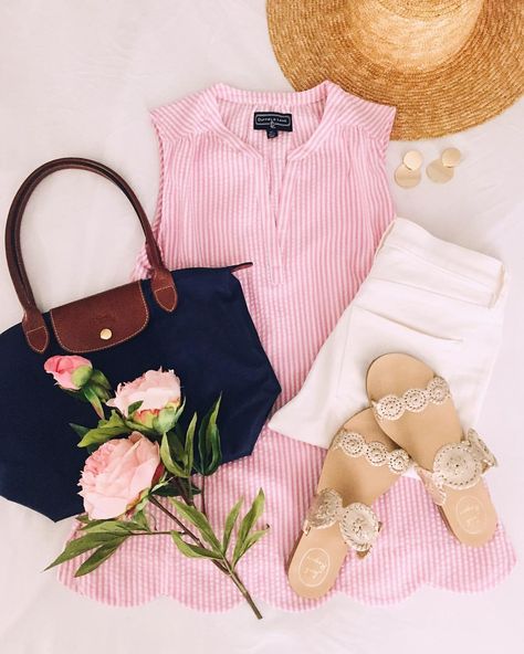 Preppy seersucker top for summer! Instagram: @simplylaurengray Southern Preppy Outfits, Preppy Essentials, Southern Preppy, Seersucker Top, Casual Attire For Women, Preppy Spring, Preppy Summer Outfits, Preppy Southern, Lauren Gray