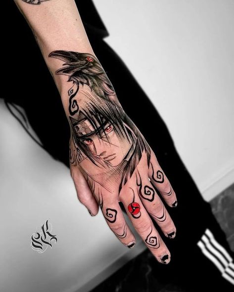 Itachi Tattoo Ideas Design, Itachi Hand Tattoo, Naruto Finger Tattoo, Anime Tattoos For Men Forearm, Anime Sleeve Tattoos For Guys, Hand Anime Tattoo, Sharingan Hand Tattoo, Arm Tattoos Anime, Best Anime Tattoos For Men