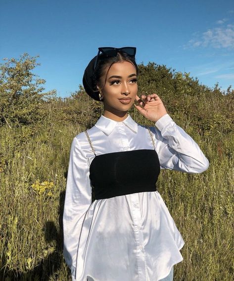 Woman in a white button down shirt. Hijabi Fashion Aesthetic, How To Look Expensive, Stile Hijab, Street Hijab Fashion, Mode Turban, Modest Fashion Hijab, Cute Modest Outfits, Muslim Outfits Casual, Look Expensive