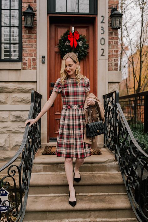 Sharing The Best Stewart Plaid Clothing with you guys today! Plus why Stewart plaid is my favorite plaid of all plaids. It's the best! Preppy Holiday Outfit, Stewart Plaid, Thanksgiving Outfits, Plaid Outfits, Estilo Chic, Thanksgiving Outfit, Christmas Fashion, Mom Outfits, Christmas Dress