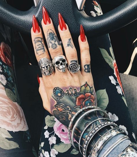 50s Vibes, Twisted Love, Pointy Nails, Jewellery Sale, Hello Nails, Goth Nails, Cute Gel Nails, Love Jewelry, Trendy Halloween