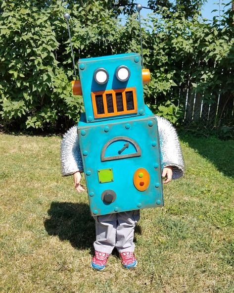 Cardboard Box Robot Costume, Robot Box Costume, Robot Out Of Cardboard Boxes, Easy Robot Costume, Robot Costume Toddler, Homemade Robot Costume, Cardboard Robot Costume, Cardboard Robot Diy, Robot Costume Diy