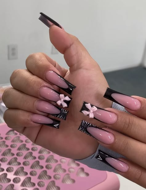 Middle Nails, Simple Nail Art Videos, Baddies Nails, White Tip Acrylic Nails, College Nails, Nail Set Ideas, Camouflage Nails, Nails Sets, Fresh Nail