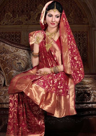 15 Latest and Beautiful North Indian Sarees North Indian Saree, North Indian Wedding, Gujarati Saree, Saree Inspiration, Best Designer Sarees, Indian Wardrobe, Bengali Saree, Latest Silk Sarees, Saree Wearing