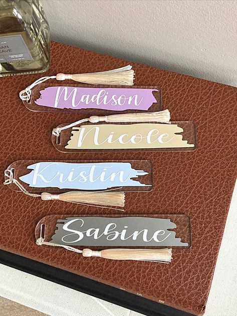 Stationery Store Design, Acrylic Bookmarks, Diy Vinyl Projects, Indiana Girl, Diy Gifts To Sell, Photoshop Tutorial Graphics, Cricut Christmas Ideas, Idee Cricut, Projets Cricut