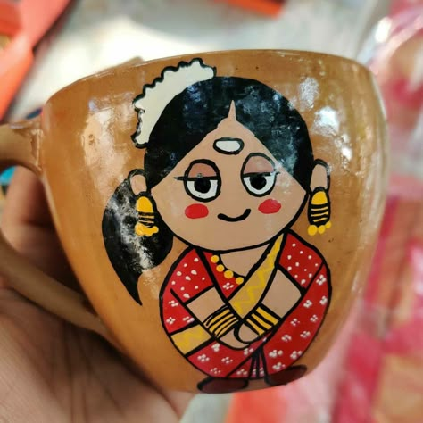 ❤️ Hand painted tea, chai, coffee clay mug. These cups are stylish and elegant perfect for occasion and parties to surely look good. #handmade #handpainted #handmadegifts#homedecor #kitchendecor #handmadewithlove #terracotta #terracottapots #art #painting #potteryart #goodvibes #giftideas #smallbusiness#indianfolkart #indianart #claycup #claycuppainting #cuppainting #supportsmallbusiness #supporywomeninbusiness #ecofriendlyproducts #onlineshopping #madeinindia ❤️ Kullad Chai Cups Painting, Mud Cup Painting, Mud Pot Decoration Ideas, Cartoon Rangoli, Cups Painting, Pot Decoration Ideas, Bottle Glass Art, Cartoons Rangoli, Ceramic Plates Art