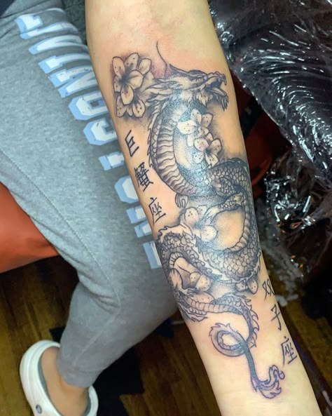 Dragon Tattoo For Women, Forarm Tattoos, Red Ink Tattoos, Inspiration Tattoos, Dope Tattoos For Women, Stylist Tattoos, Thigh Tattoos Women, Badass Tattoos, Girly Tattoos