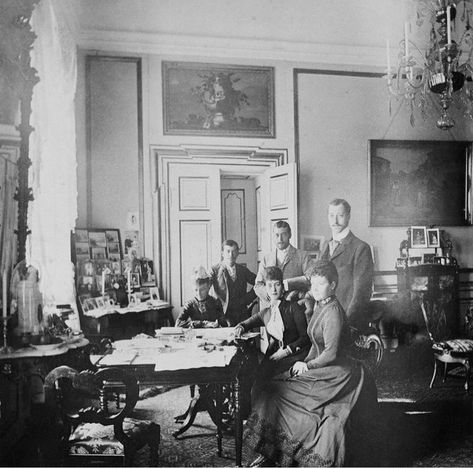 Prince George, Tsarevich Nicholas, Prince Albert Victor, Queen Louise of Denmark, Queen Alexandra and Empress Maria Feodorovna. Marlborough House, Russian Interiors, Maria Feodorovna, Victorian Interior, Victorian Interiors, Beautiful Apartments, Vintage Interiors, Interior Photo, Drawing Room