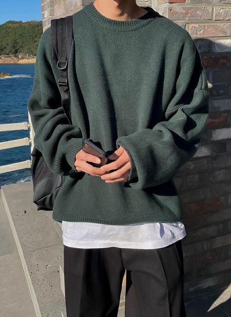 Male Clothing Aesthetic Soft, Comfy Fashion Men, Comfy Outfit Men, Green Sweatshirt Outfit, Sweatshirt Outfit Men, Green Sweater Outfit, 6th Form Outfits, Sweater Outfits Men, Oversized Sweater Outfit