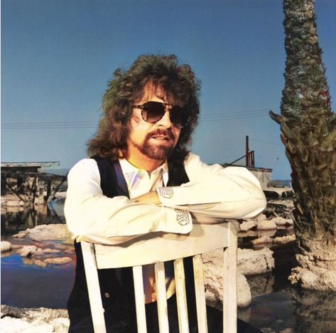 90s Jeff is literally my life Jeff Lynne Elo, Traveling Wilburys, Electric Light Orchestra, Pictures To Print, Travelling Wilburys, Jeff Lynne, Electric Light, David Bowie, Orchestra