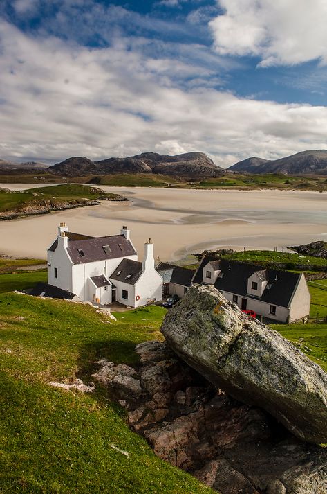 Outer Hebrides Scotland Islands, Outer Hebrides Scotland, Isle Of Lewis Scotland, Scottish Cottage, Coastal Pictures, Houses By The Beach, Scottish Cottages, Hebrides Scotland, Isle Of Lewis