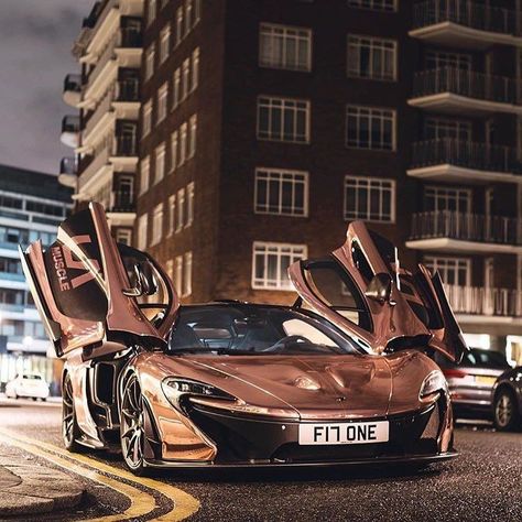 Rose Gold McLaren P1! Insane car in an insane spec. #McLarenCar Mercedes Slr Mclaren, Maclaren Cars, Rose Gold Car, Aesthetic Car Accessories, Mercedes Slr, Tokyo Drift Cars, Hd Photography, Slr Mclaren, Gold Car